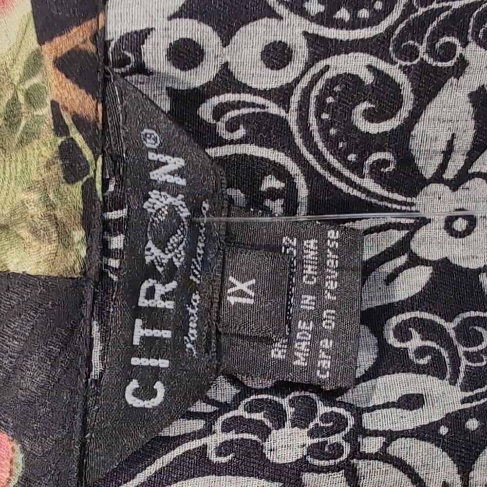 Citron Black Floral Button-Up Shirt - Picture 2 of 7